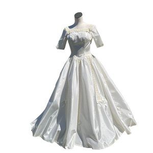 50s 60s Ivory Satin Princess Skirt Wedding Gown Bow and Lace Detail